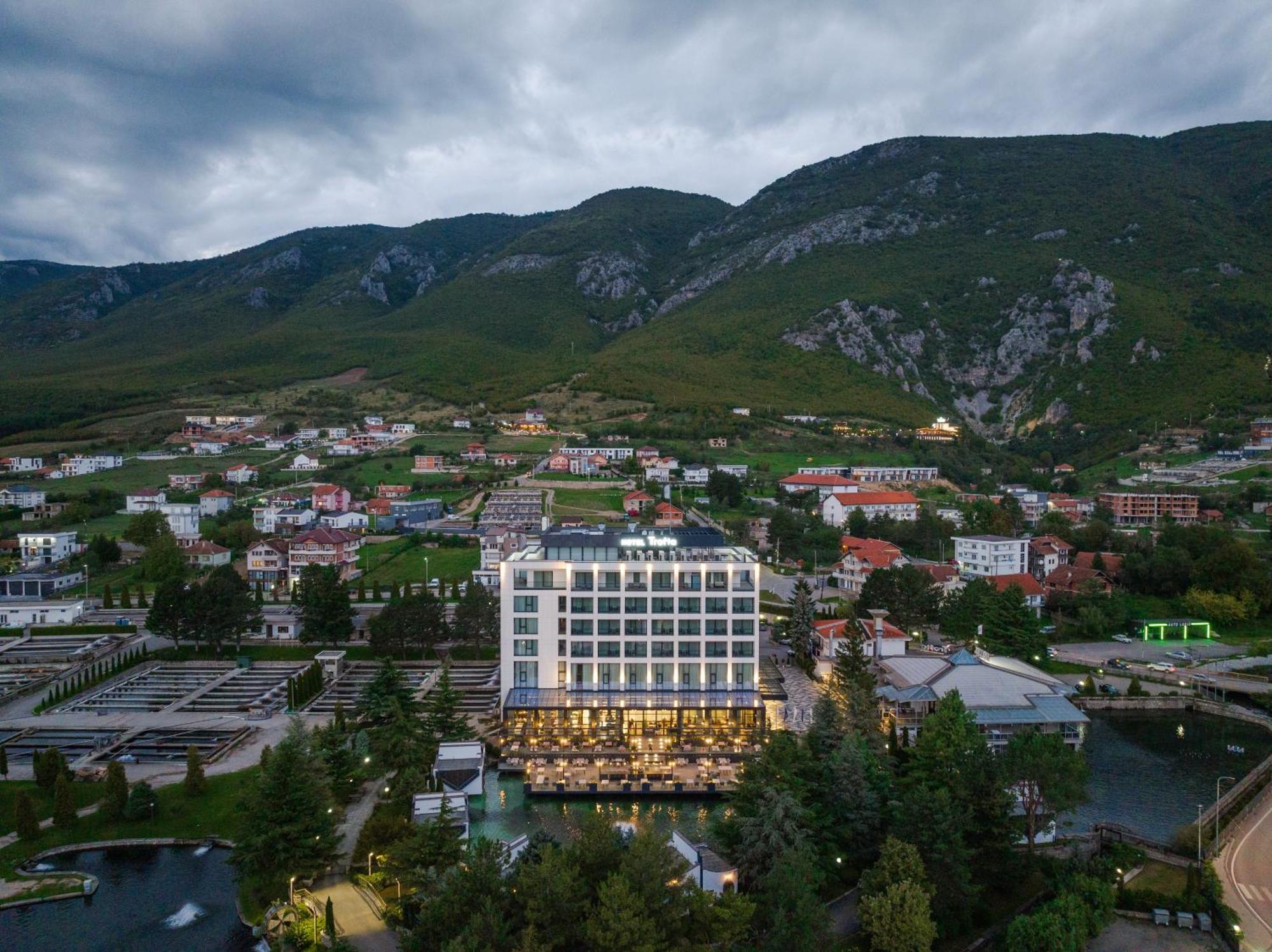 Hotel Trofta Istog Экстерьер фото