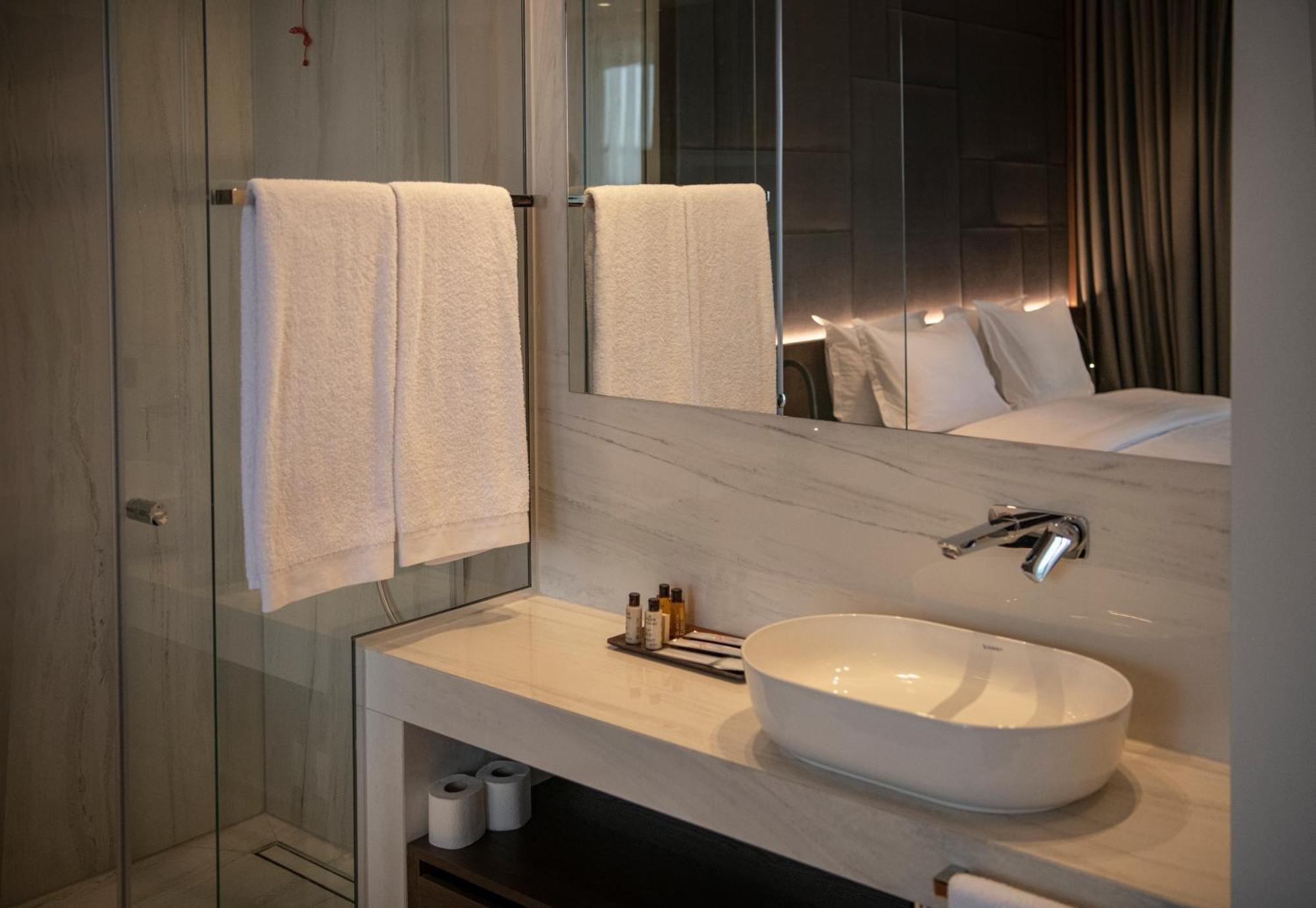 Hotel Trofta Istog Экстерьер фото