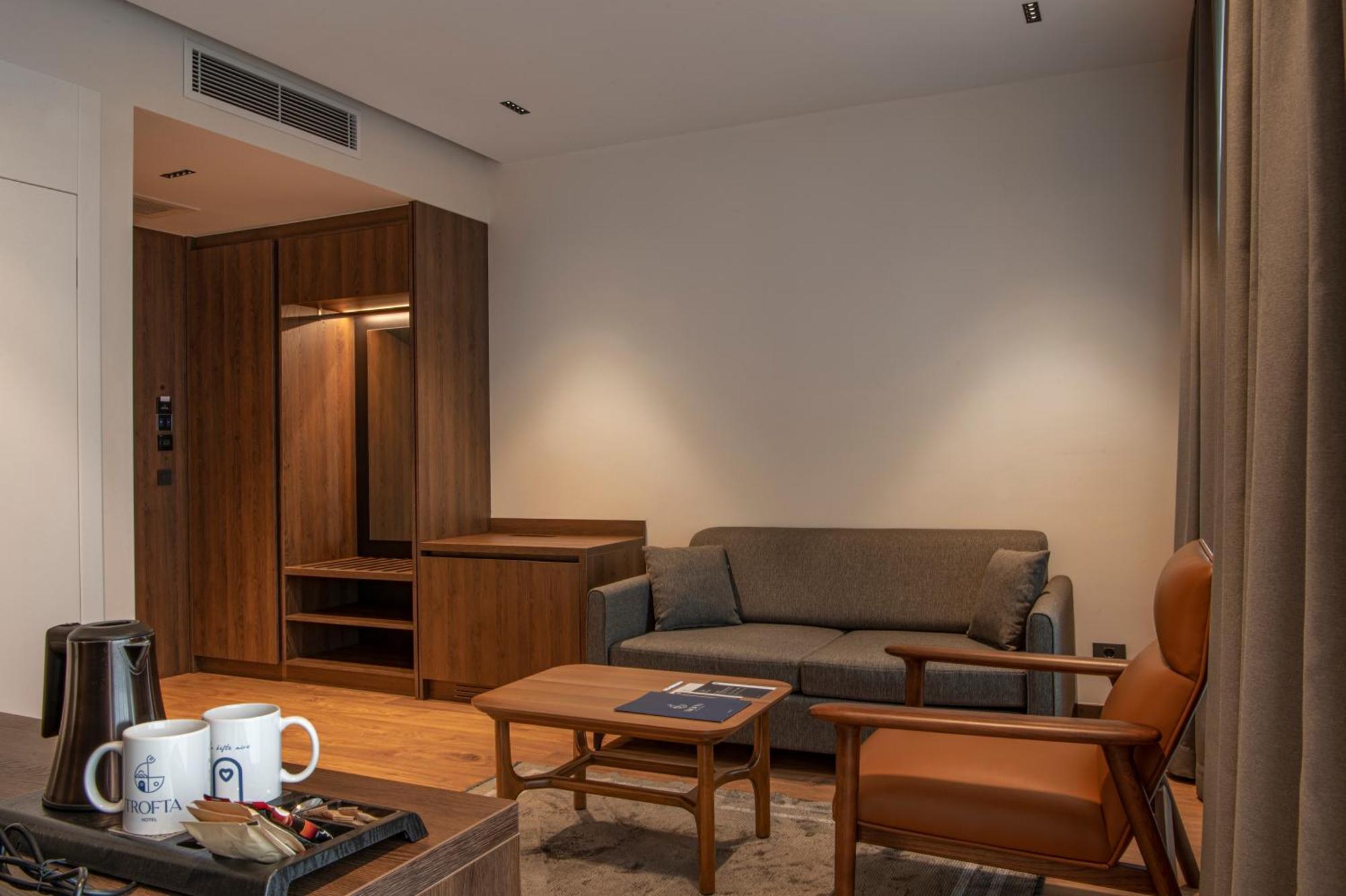 Hotel Trofta Istog Экстерьер фото